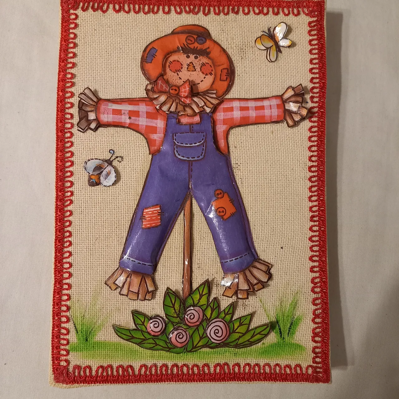 2 cadernos com capa feita de artesanato