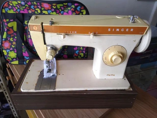 Máquina de costura Singer doméstica usada 