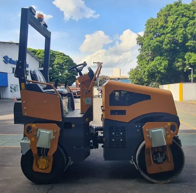 Rolo Vibratório St35000 Motor Yanmar 3tnv88