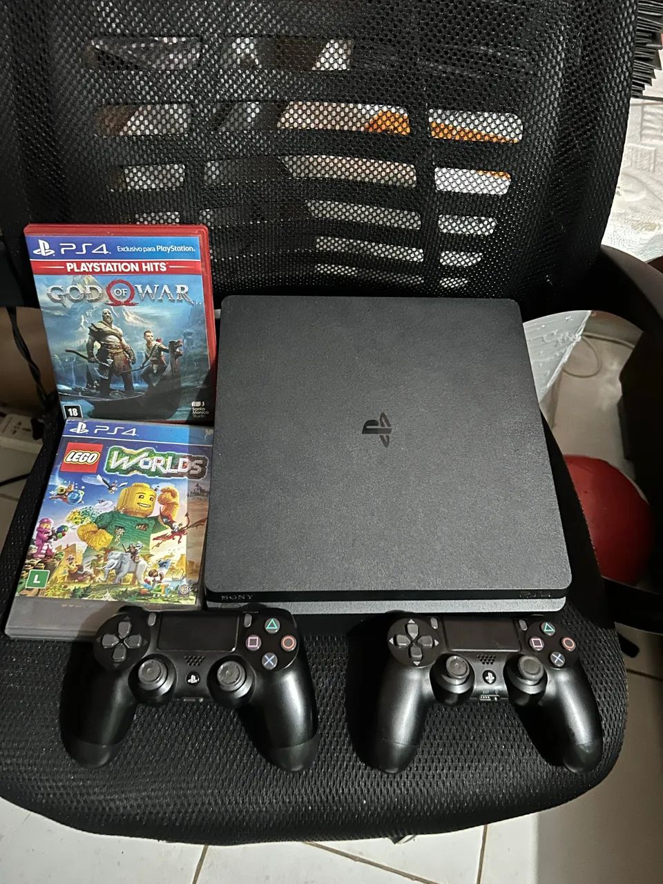 Ps4 Slim 1 TB + 2 controles e 2 jogos 