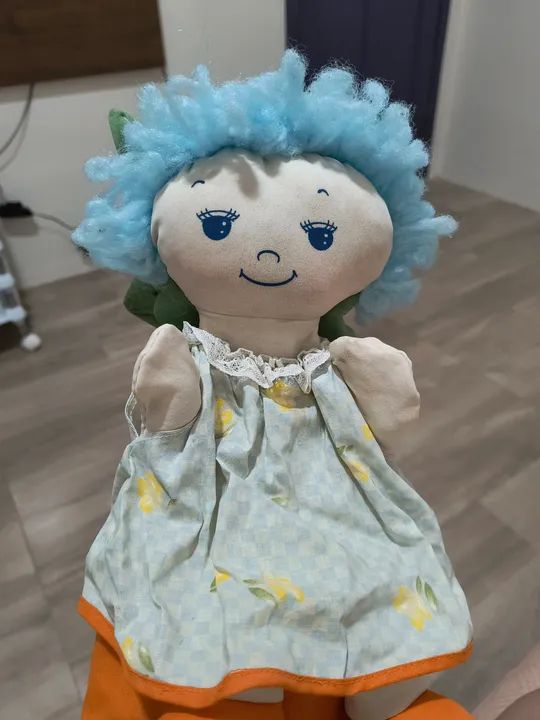 Boneca de pano Menina Flor com caixa