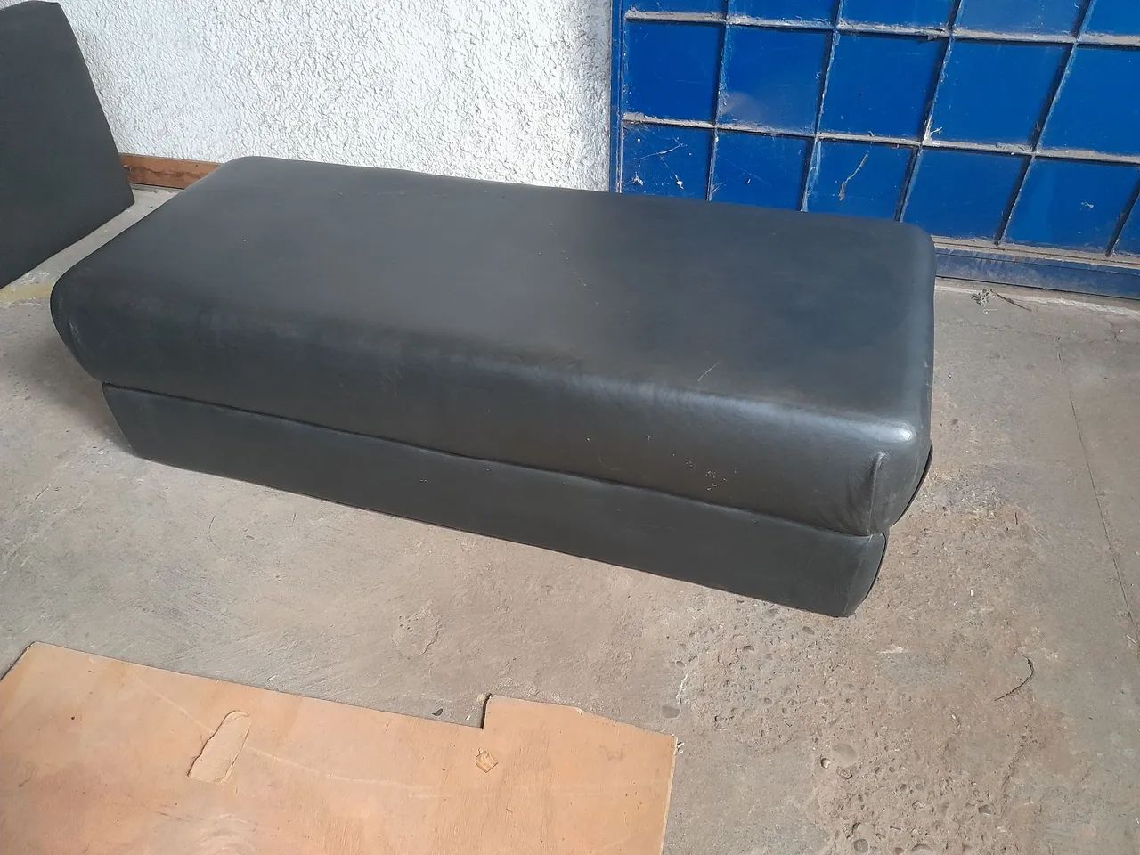 Puff / Banco de Espera de Courino Preto
