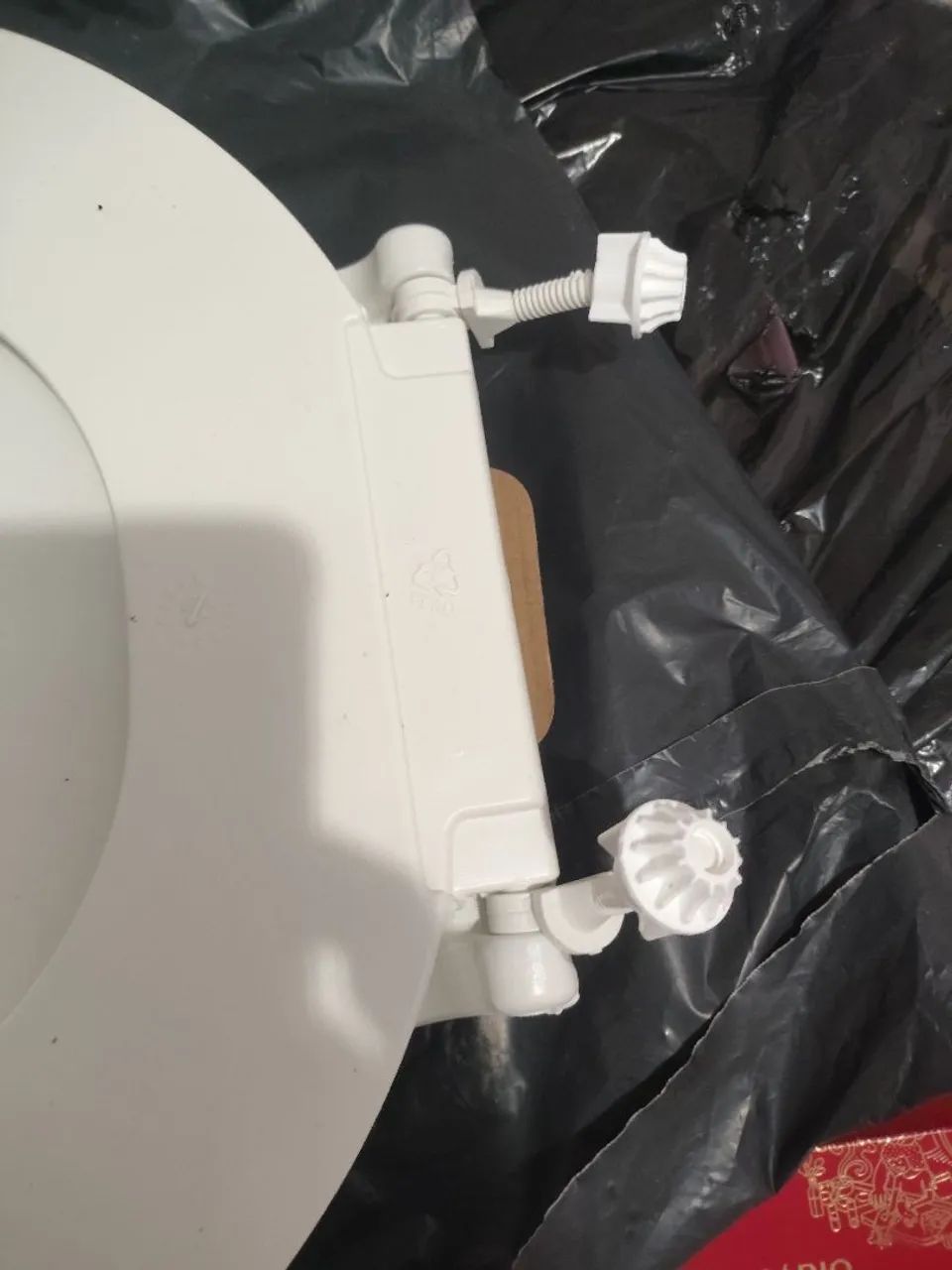 Toilet seat64520789843970122