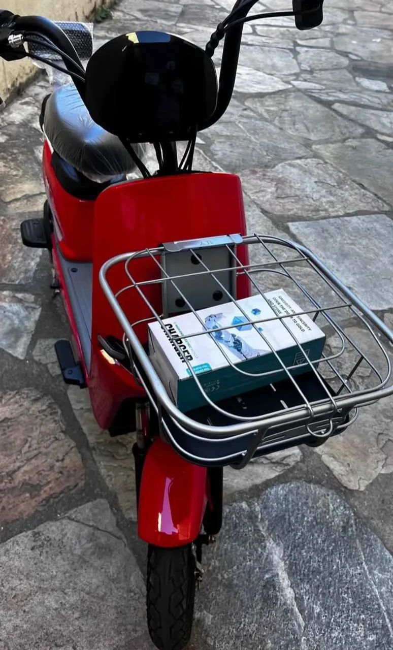 Scooter Elétrica Vermelha com Cesta - Foto 2