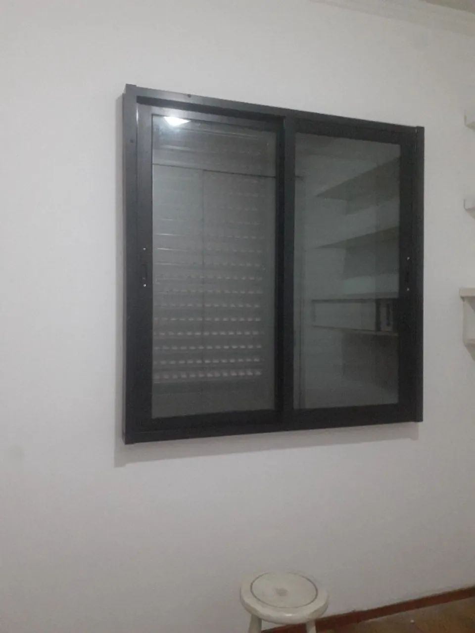 Janela anti ruídos sobre posta 