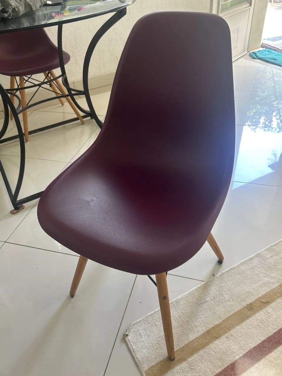 Cadeira eames roxa 99 cada uma