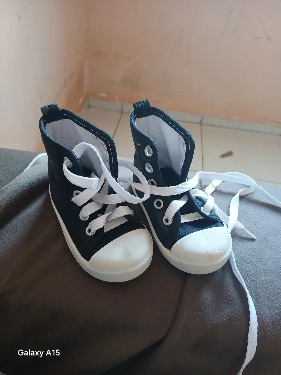 Tênis infantil cano alto preto e branco