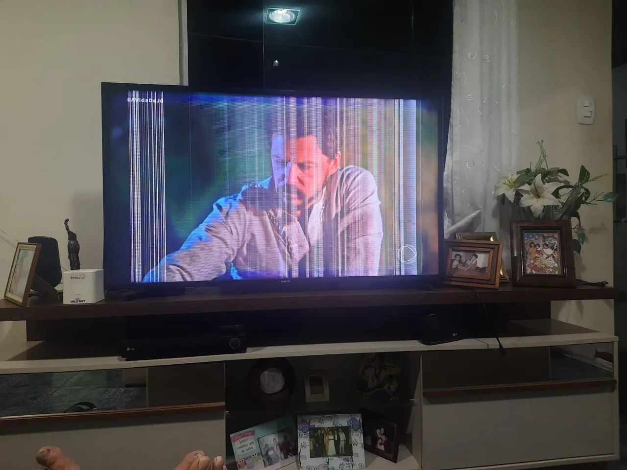 Samsung 48-inch TV with defect64522272442754120