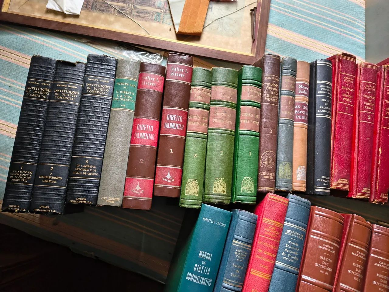 Livros jurídicos e geral - Foto 3