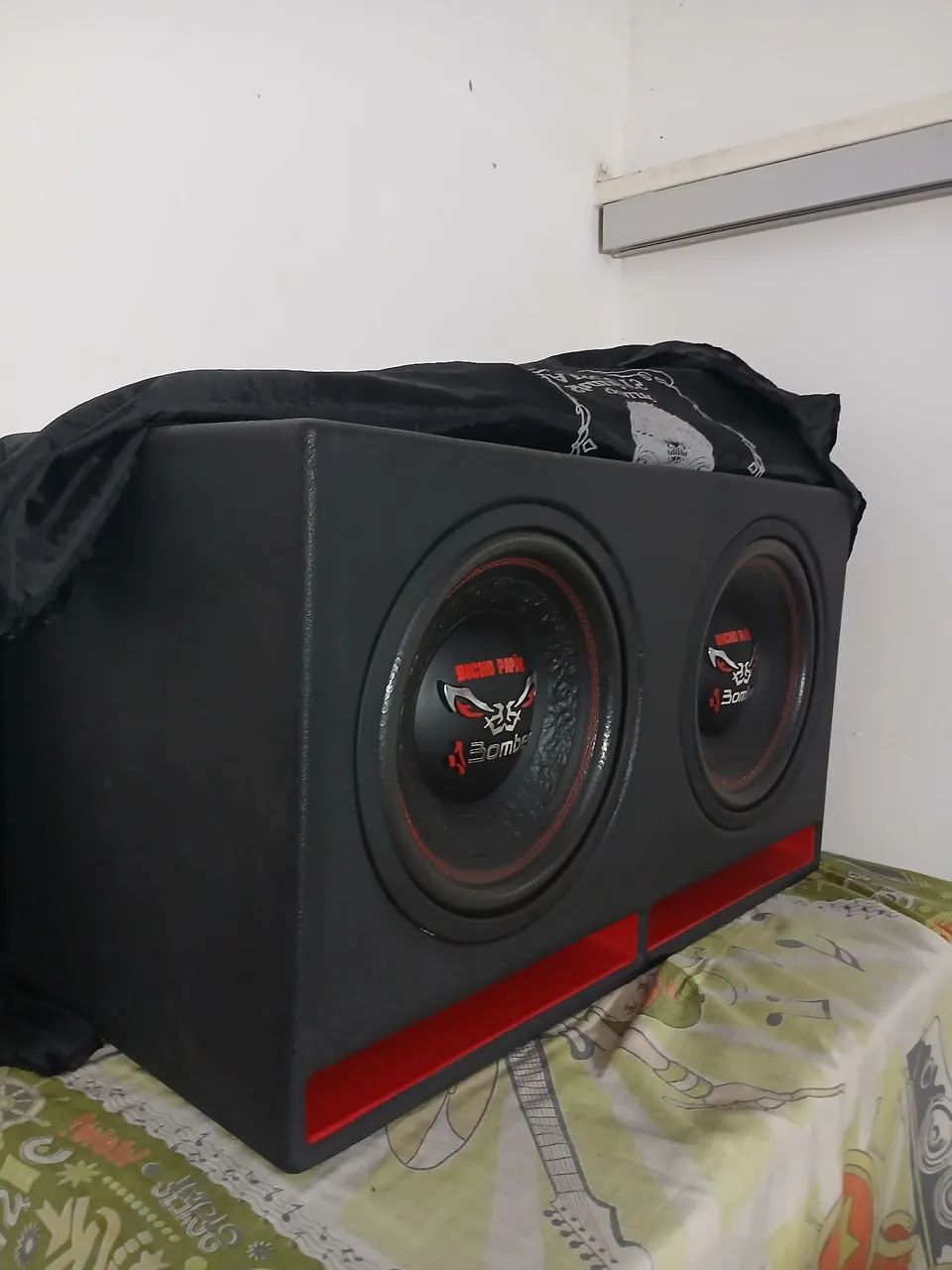 Caixa de grave bomber bicho papão 600 rms 