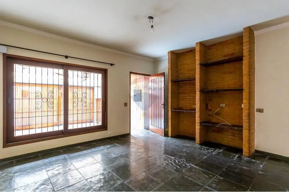 Sobrado à Venda na Pompeia na Zona Oeste de São Paulo com 3 dormitórios, 1 suíte com 193 m