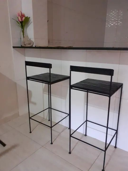 Par de Banquetas Industriais em Metal Preto - Foto 4
