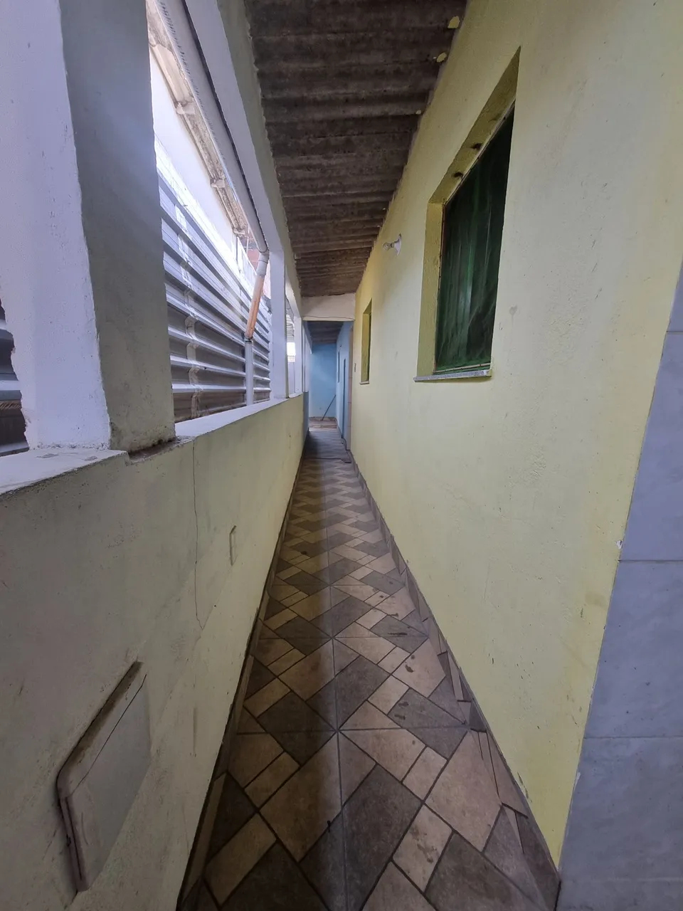 VENDE-SE 2 KITNETS E 1 CASA