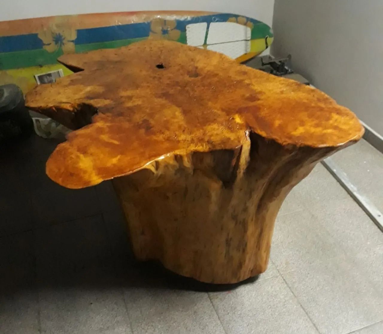 Mesa de centro rústica em madeira maciça 