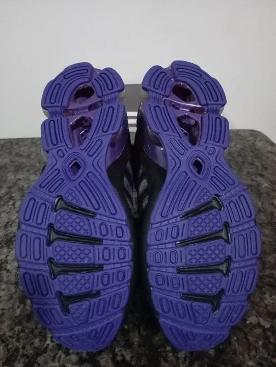 Tênis Adidas devotion Performance Preto com detalhes em roxo - Foto 4