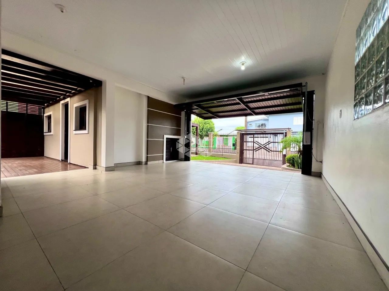 Sobrado 2 dormitórios, 113m2, garagem para 2 carros, piso porcelanato e móveis planejados, - Foto 3