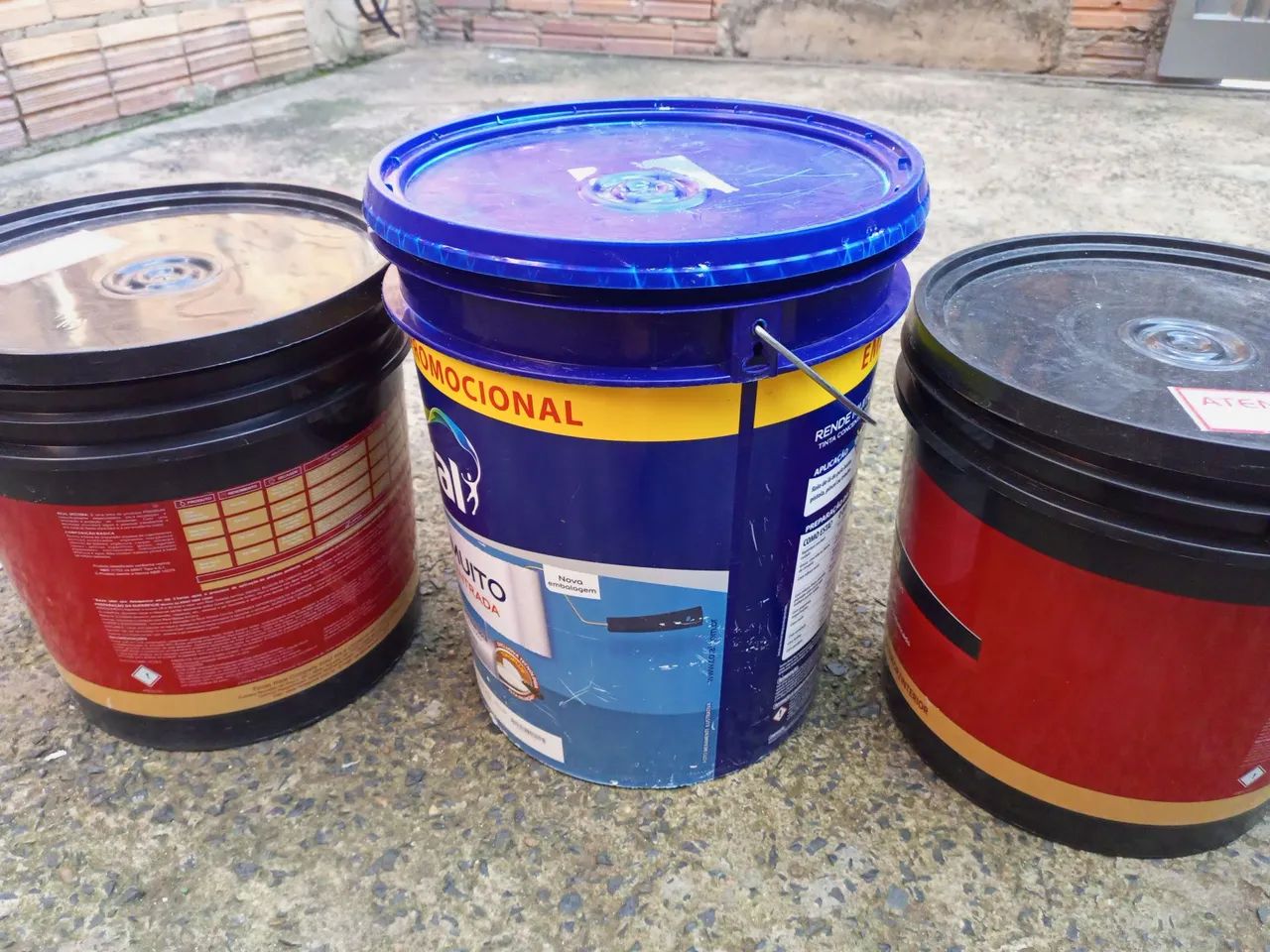 Vendo baldes vazio 