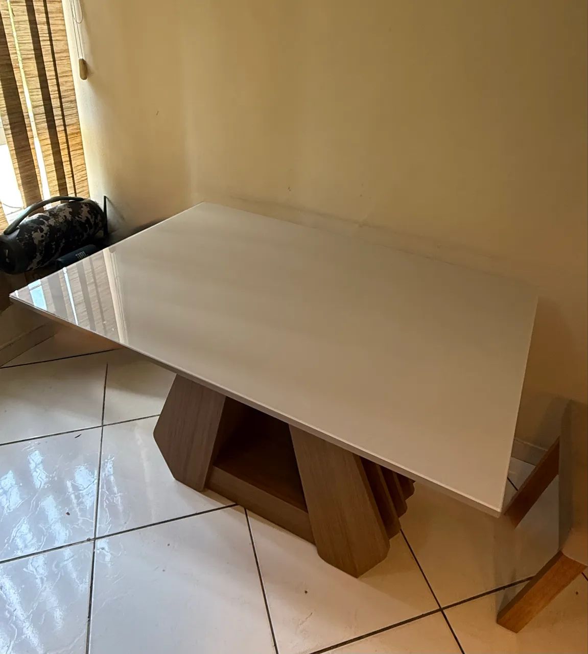 Mesa de sala e cadeiras 