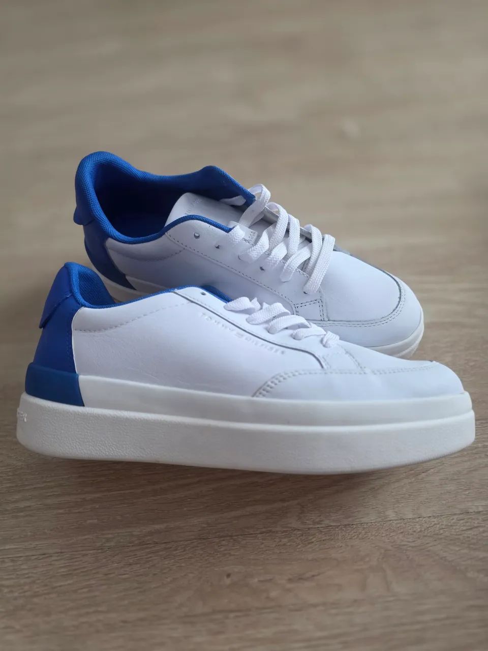 Vendo tênis Originail Tommy BAIXOU 