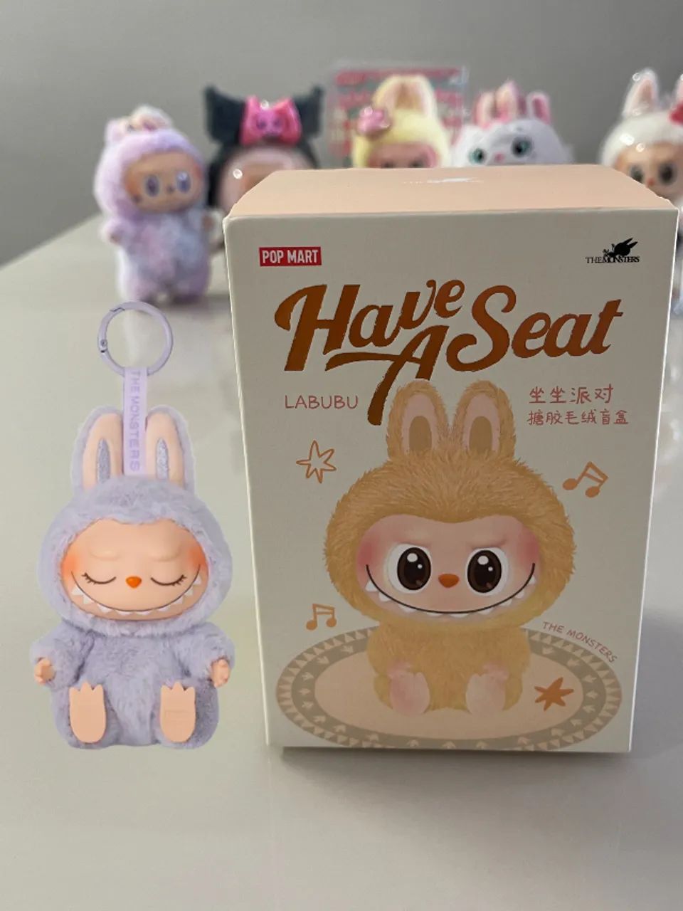 Labubu Original Have a Seat POP MART - ZIZI - Brinquedos e Jogos