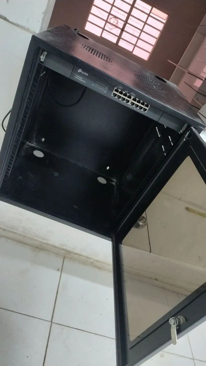 Rack de Parede 19" 12U + Switch 16 Portas TP-Link  TL-SG1016D 