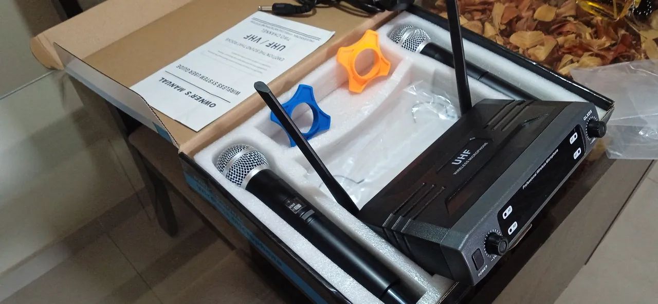 microfone sem fio UHMicrofone sem fio UHF 2 bastões novo na caixa