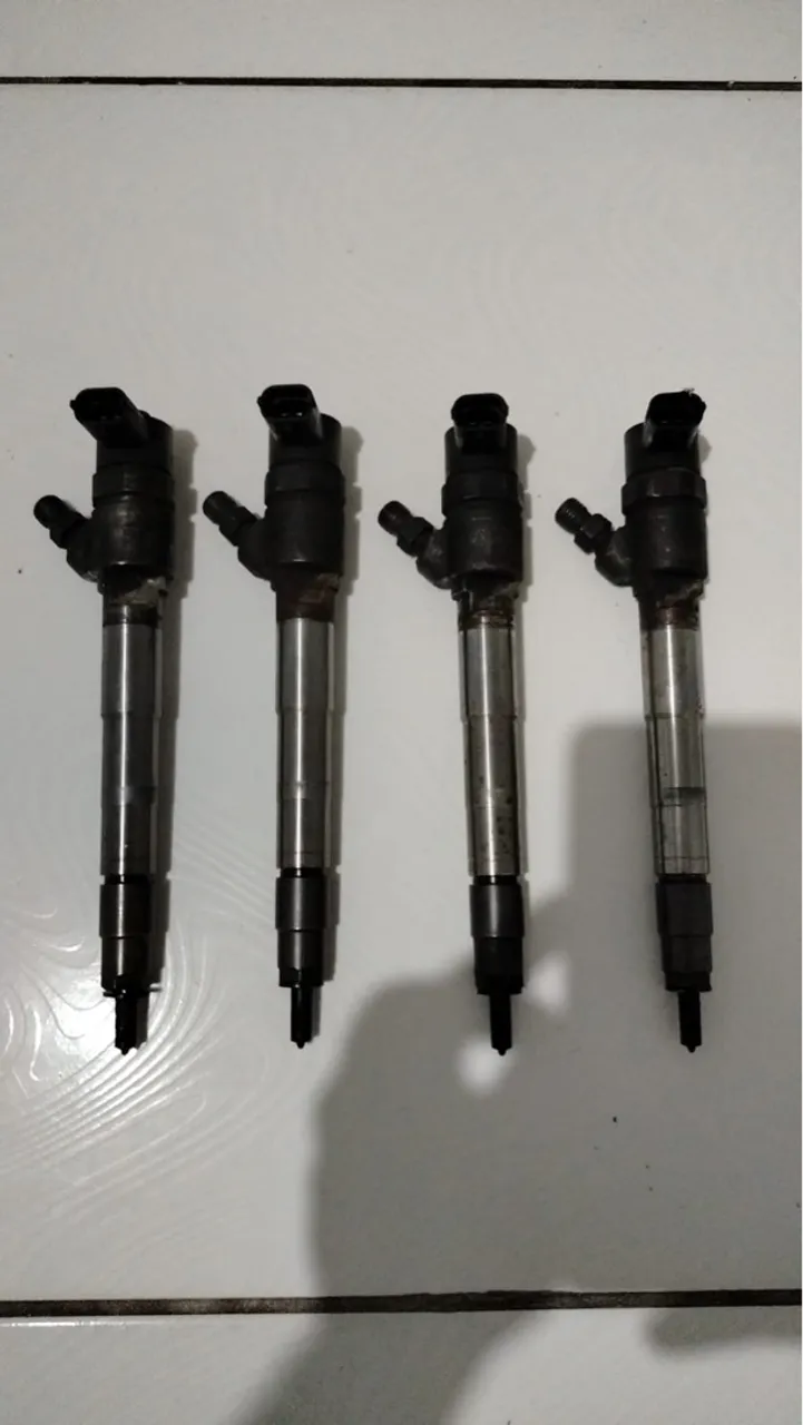 Bico injetor eletrônico motor cummins 4 cilindro
