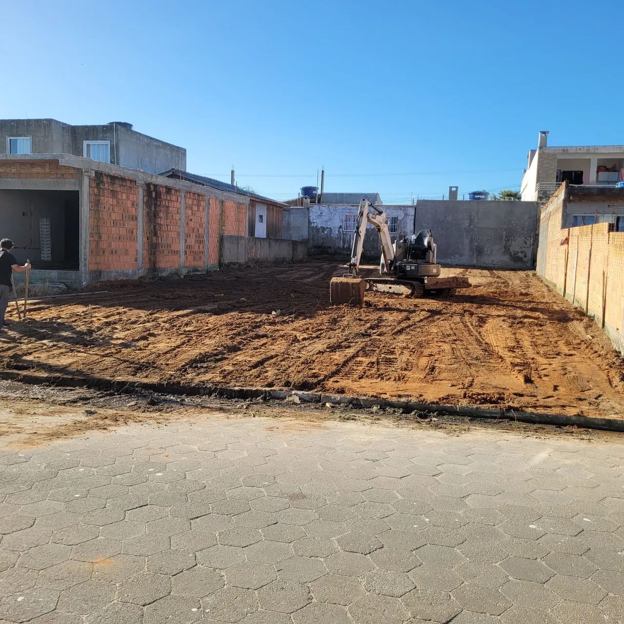 Locação de máquina para terraplanagem e caminhões  - Foto 4