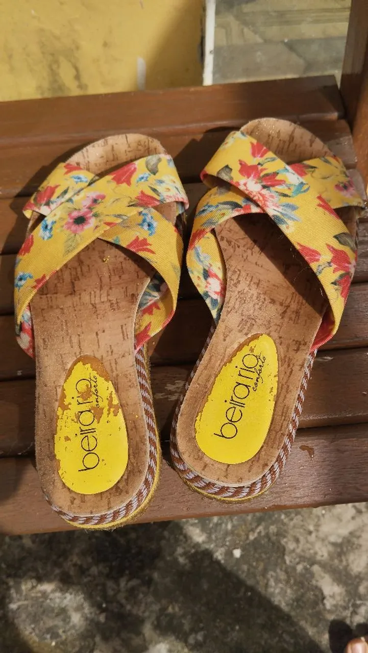 Sandália Feminina Beira Rio Floral Amarela