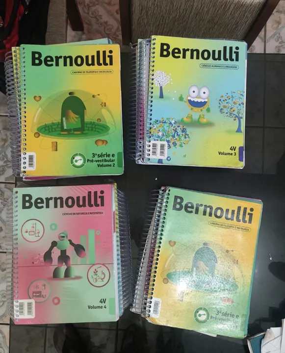 Livros Bernoulli 3ª série e Pré-vestibular