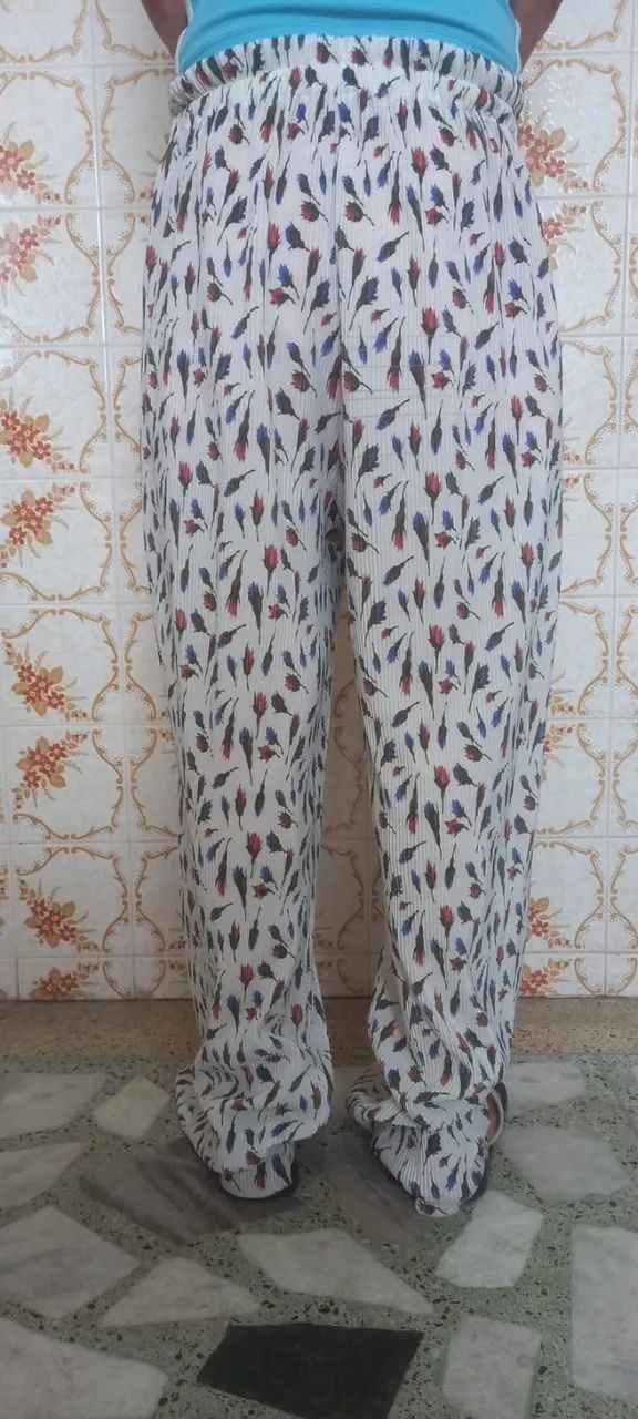 Calça comprida estampada - tamanho M - usada apenas 1 vez - Aceito oferta - Foto 2