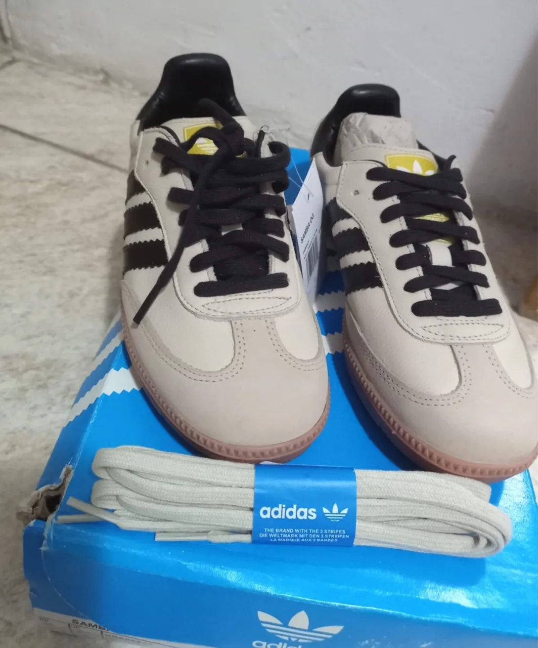 Adidas Samba Feminino OG - Bege com detalhes em preto