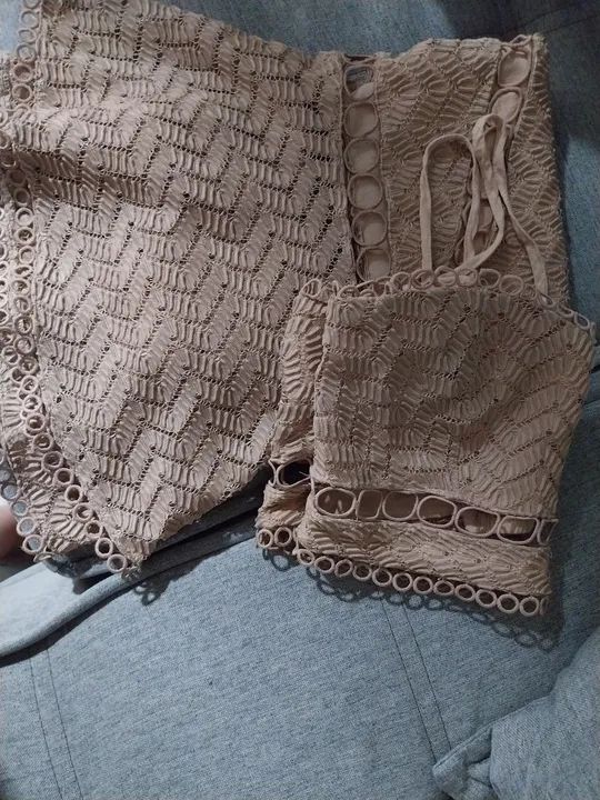 Lindo conjunto saia e cropped.