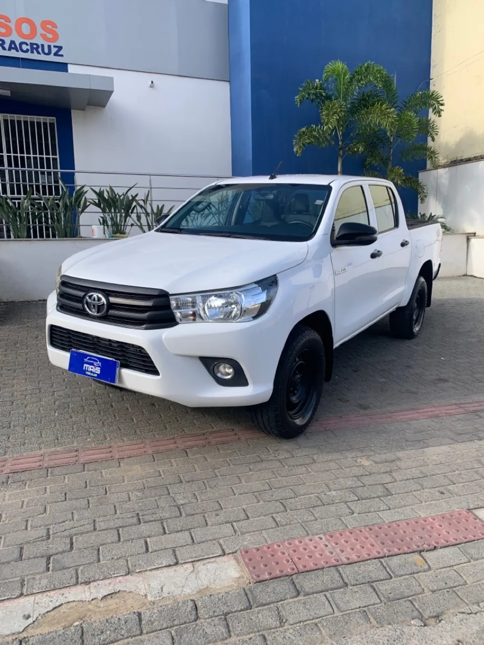Hilux STD 4x4 Diesel Manual