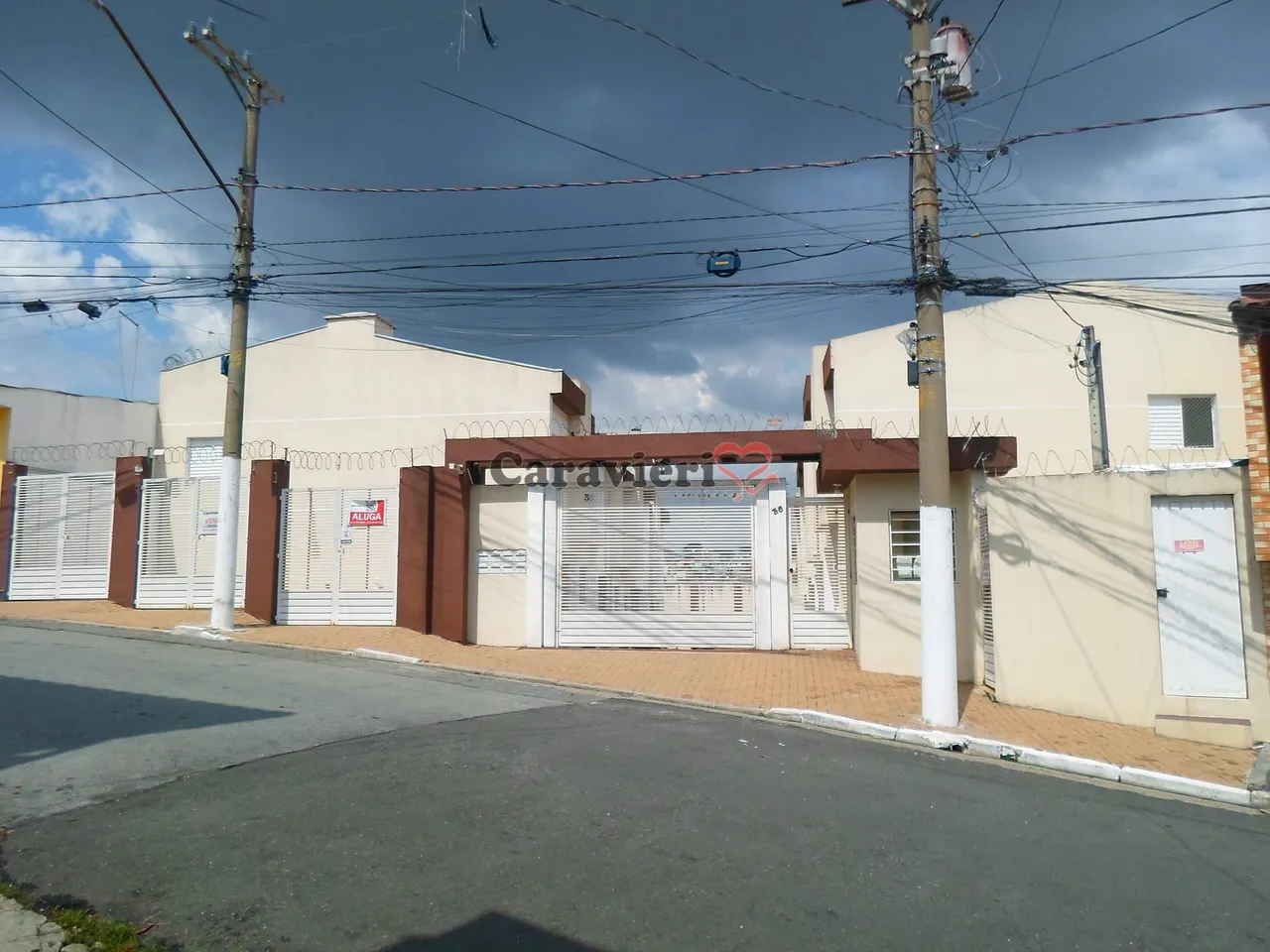Sobrado Novo à venda em Condominio Fechado - Jardim Gonzaga. Maior planta interna da regiã