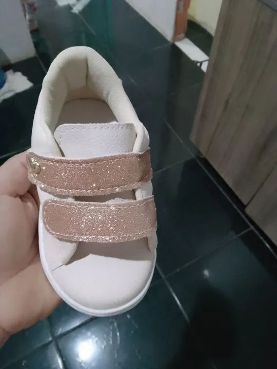 Sapatilhas infantis brancas com pedrarias - Foto 4