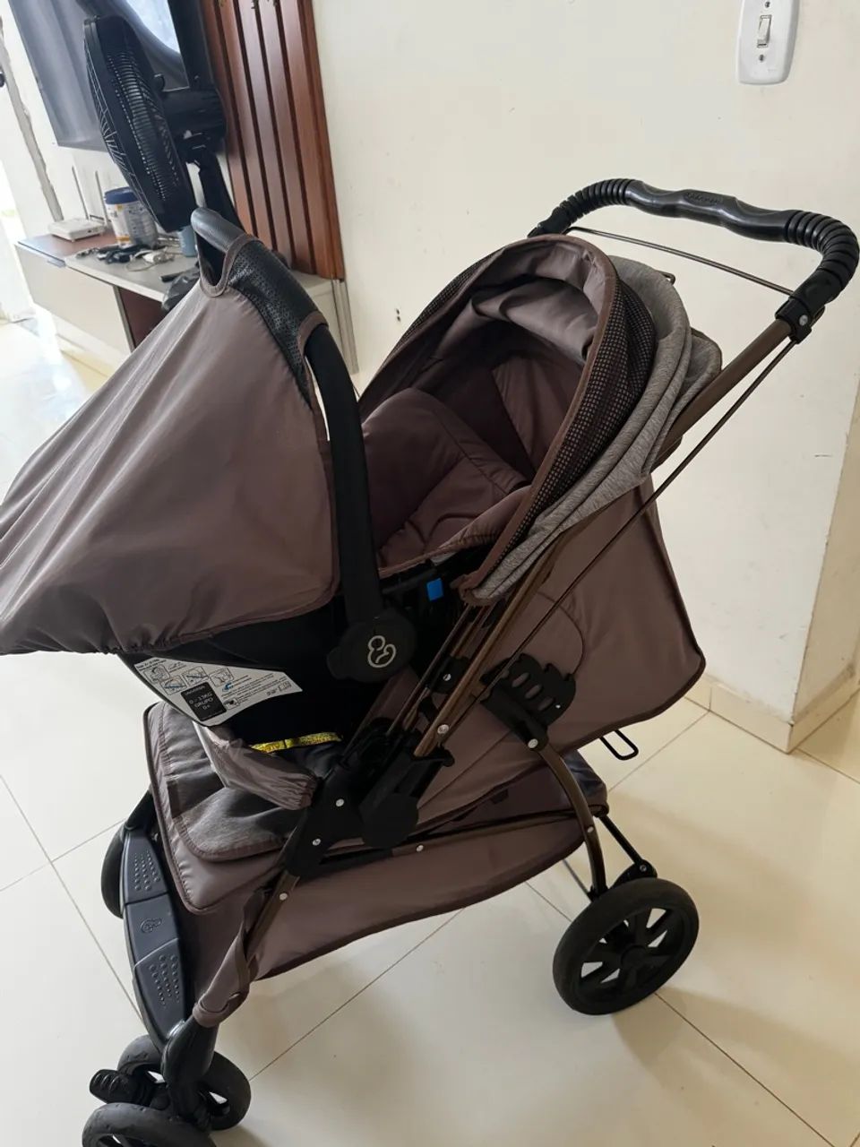 Vendo bebê conforto + carrinho Galzerano . Usado pouquíssimas vezes.  - Foto 5