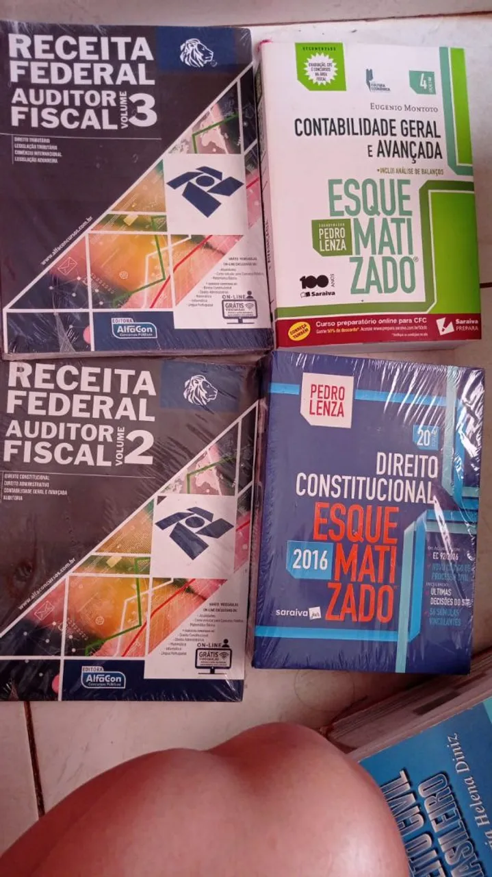 Livros para Concursos - Receita Federal, Direito Constitucional e Contabilidade