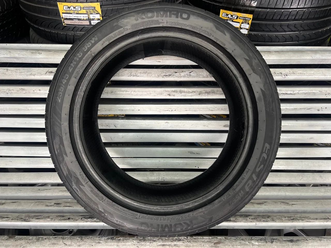 Pneu 235/45/18 Kumho Ecsta HS52 / Pneu 235/45R18 - Foto 4