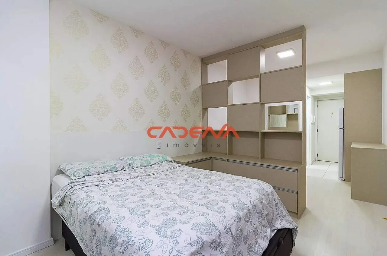 Studio com sacada para aluguel no Centro