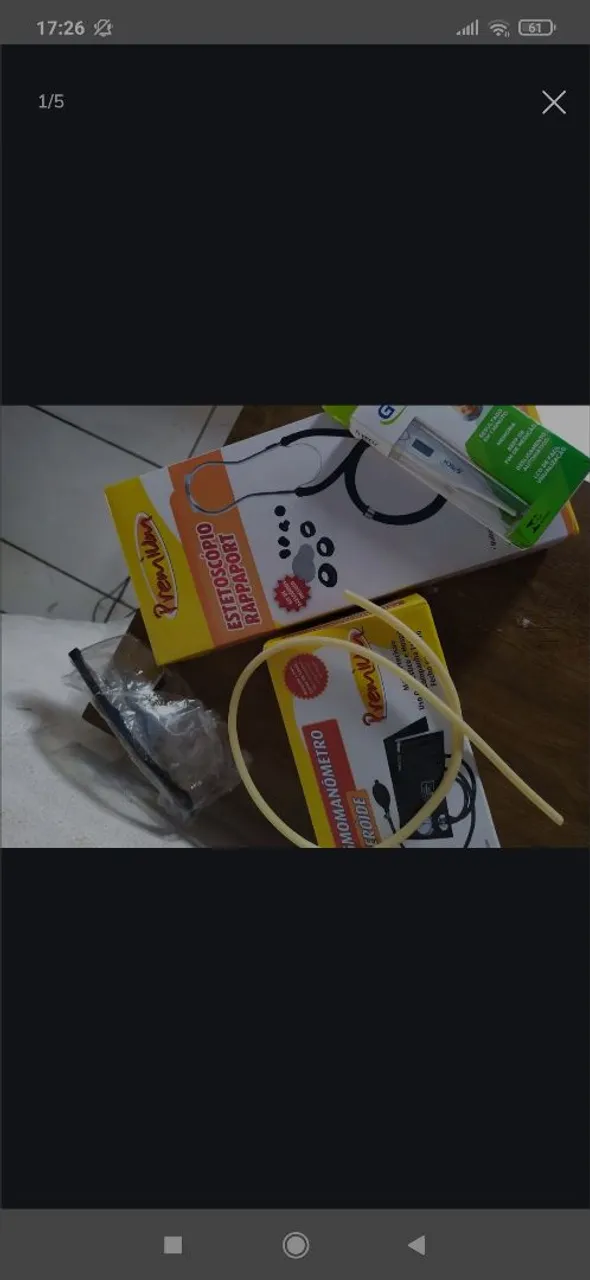 Kit de equipamentos médicos: estetoscópio e manômetro