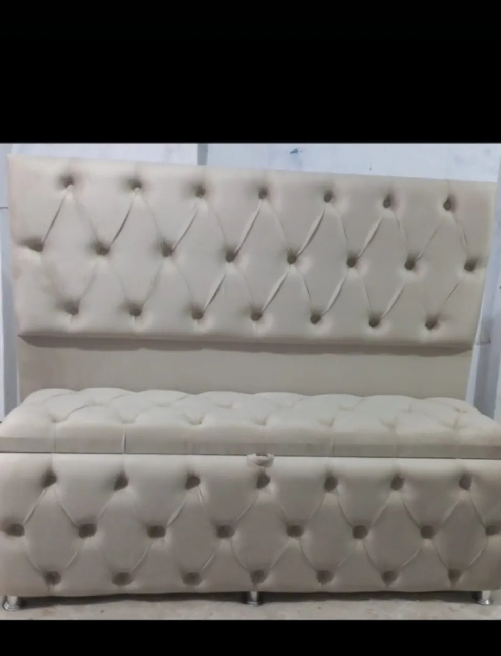 Kit cabeceira e baú Queen brinde 2 almofadas pronta entrega em suede