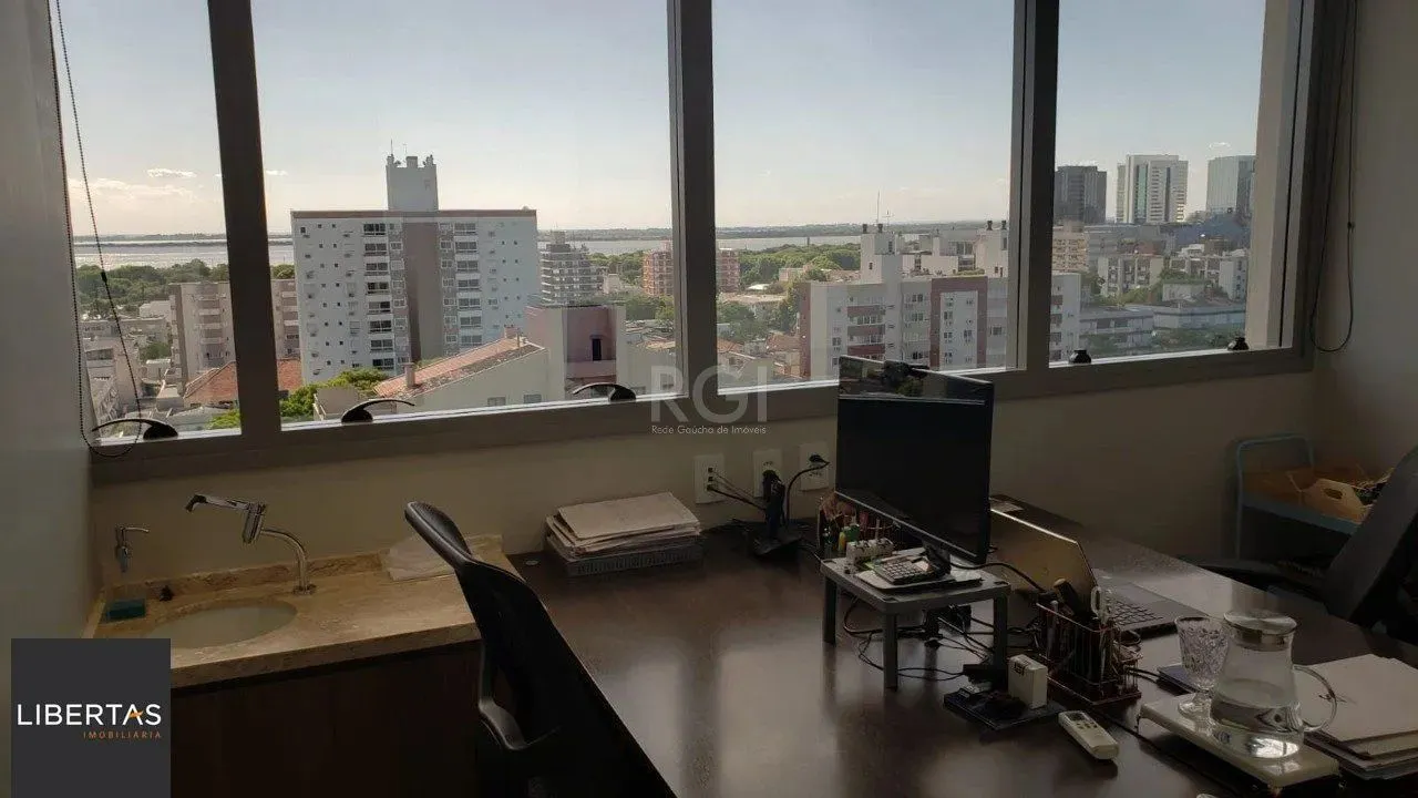Sala comercial com vista para o Guaíba no Getúlio Vargas Prime Office.