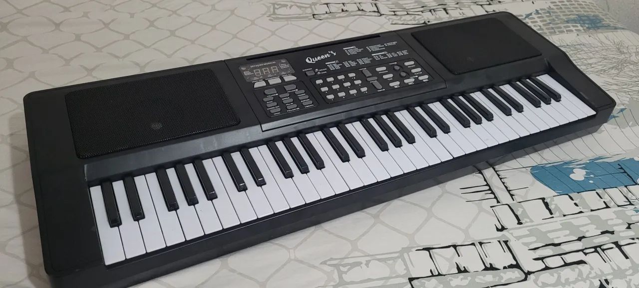 Teclado Queens com defeito64728350639617121