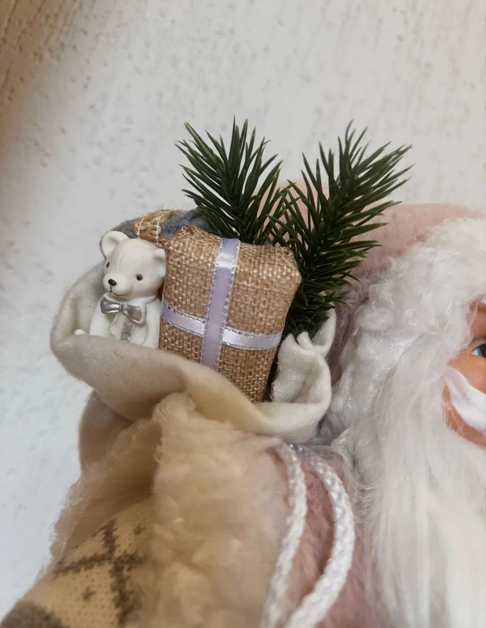 PAPAI NOEL EM PE ROSA CANDY - 45 cm - Foto 3