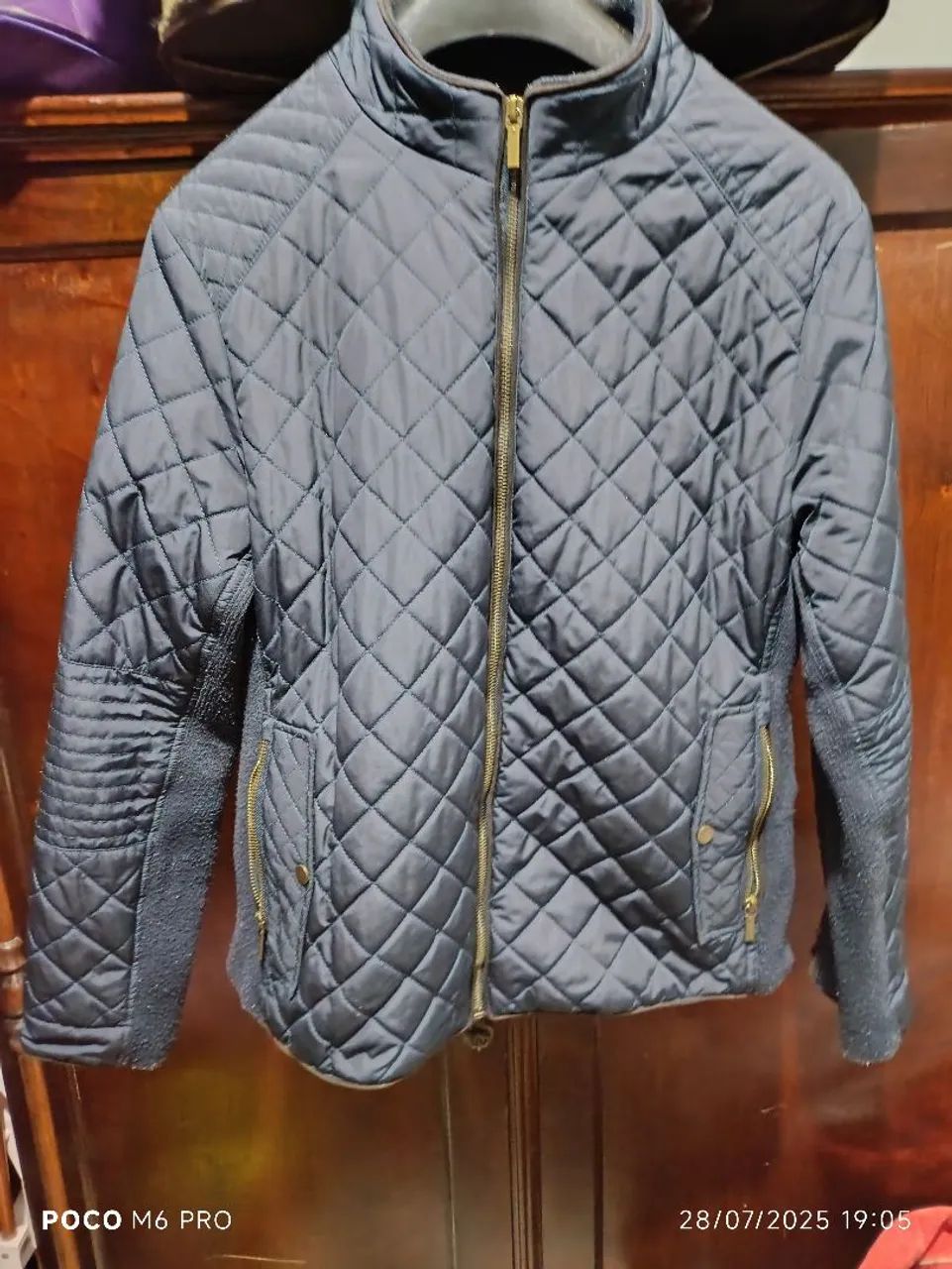 Jaqueta acolchoada azul marinho blusa cinza fofinha - Foto 3