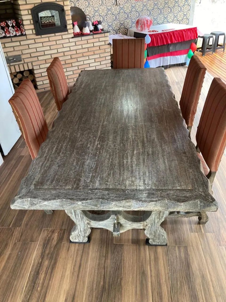 Mesa de Jantar de Madeira Maciça com 8 cadeiras - Foto 4