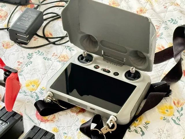 Drone DJI Mavic 3 Fly More Combo + Controle com Tela + 3 Baterias + Carregador Inteligente - Foto 2