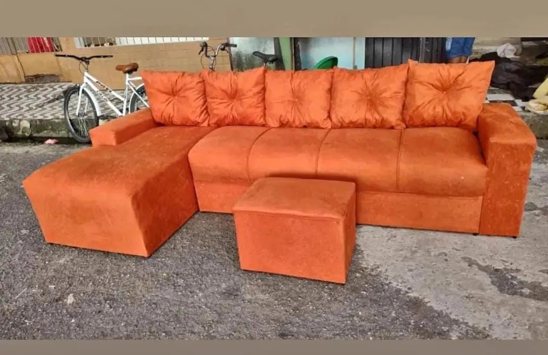 Sofá de canto laranja com puff meu zap *