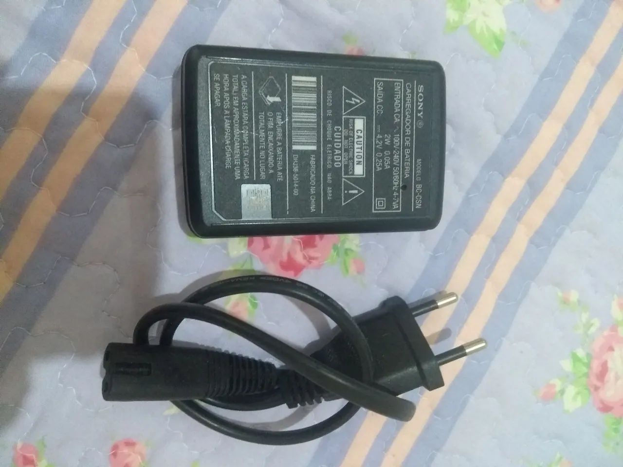 Carregador Sony BC-CSN para Bateria Sony Tipo N Usado  - Foto 2